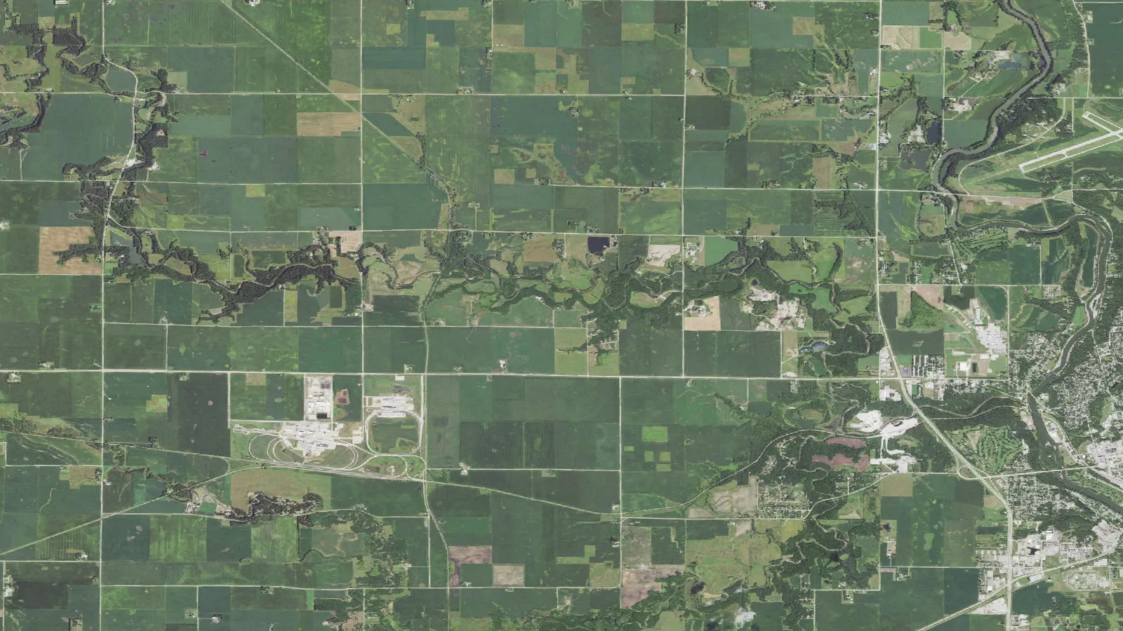 Aerial orthoimagery shows the Lizard Creek paddling corridor west of Fort Dodge, Iowa.